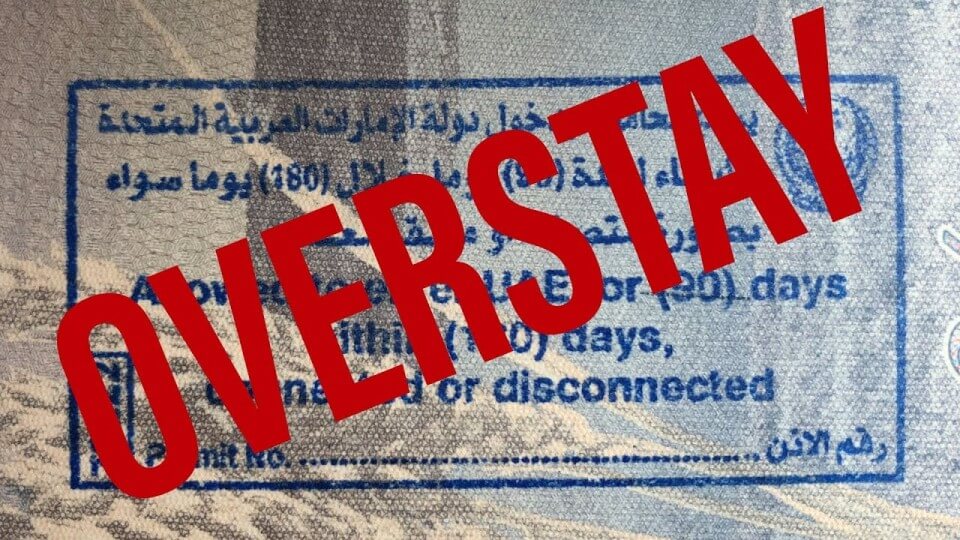 ماذا سيحدث إذا تجاوزت مدة تأشيرة السياحة أو الإقامة في الإمارات؟