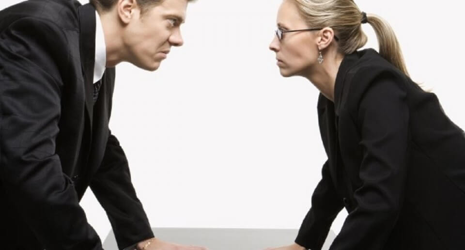 أخطاء قانونية يقع فيها أصحاب العمل مع موظفيهم